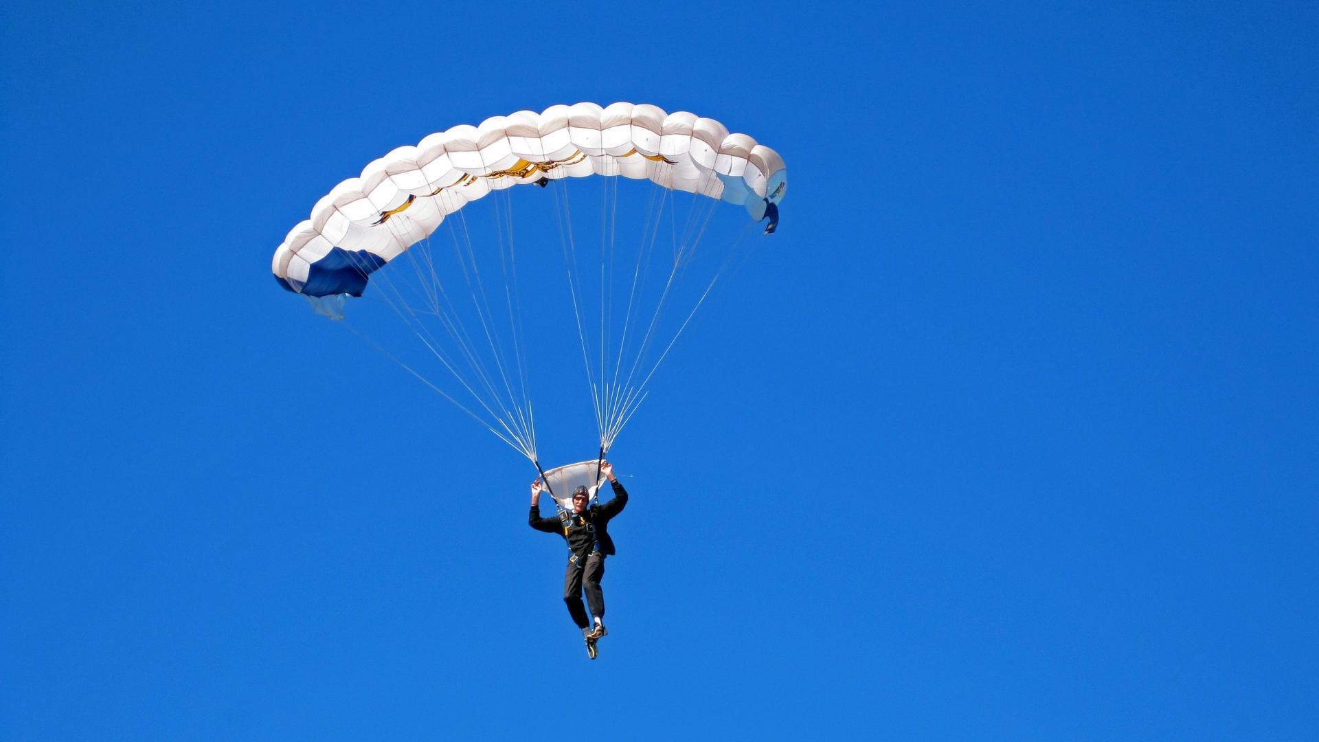 男女橄榄球商业差距正逐步缩小，橄榄球比赛规则讲解