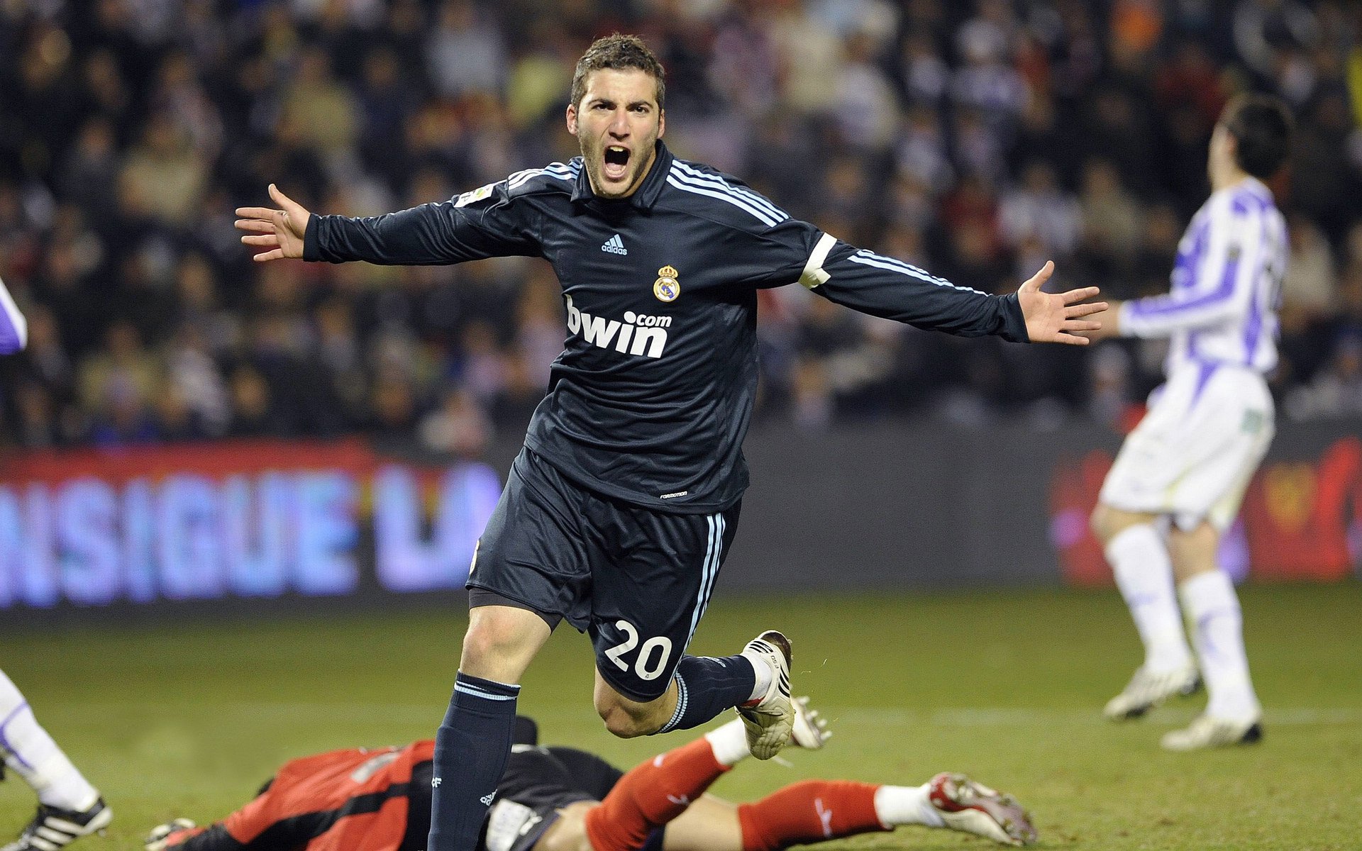 九游娱乐APP-国际足球明星共同推动足球公益，助力青少年成长，国际足球明星名字